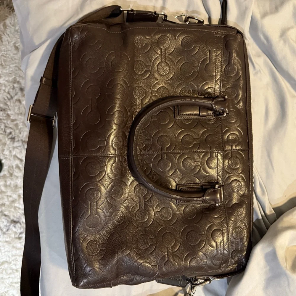 Like new Men’s Coach leather messenger bag used twice - Picture 2 of 5